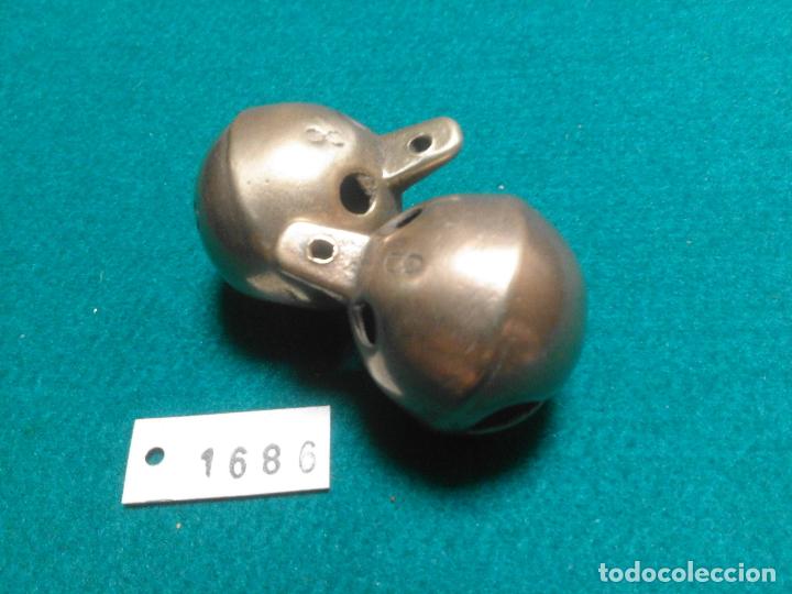 Antig&uuml;edades: PAREJA DE CASCABELES DE BRONCE - Foto 1