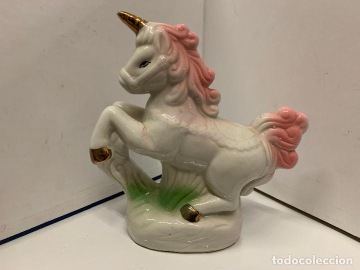 Antiquit&eacute;s: Encantador unicornio rosa, en porcelana o ceramica . Mide aprox 14cms de largo x 14cms de altura