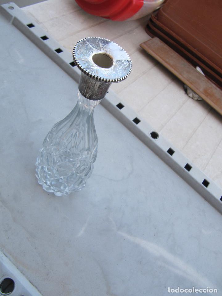 Antig&uuml;edades: Botella perfumero de vidrio tallado - Foto 3