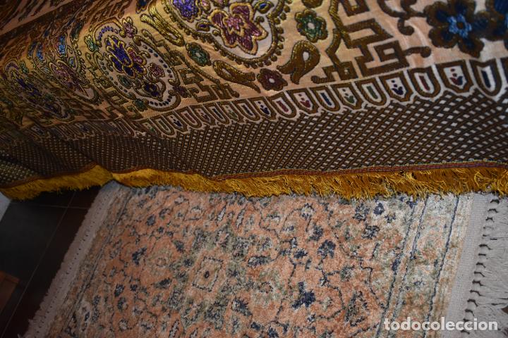 Antig&uuml;edades: Bonita colcha adamascada - Foto 4