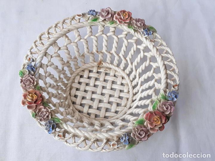 Antig&uuml;edades: Frutero de filigrana con flores. - Foto 2