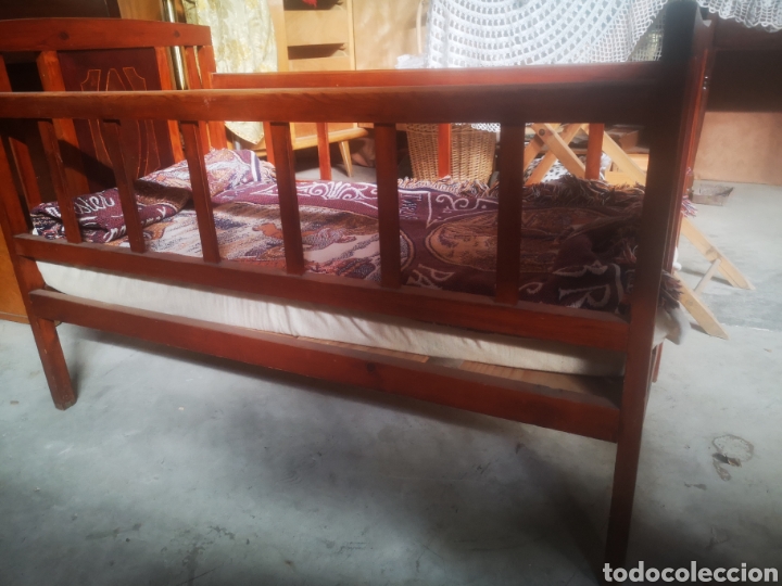 Antig&uuml;edades: Antigua cuna de madera con marqueter&iacute;a - Foto 5