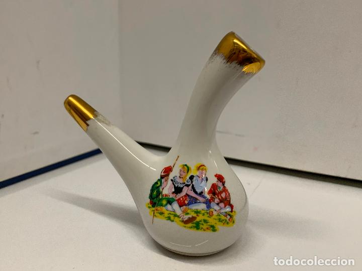 Antiquit&eacute;s: Curioso porron en miniatura, en porcelana o ceramica. Mide 8cms alto, ideal casa mu&ntilde;ecas