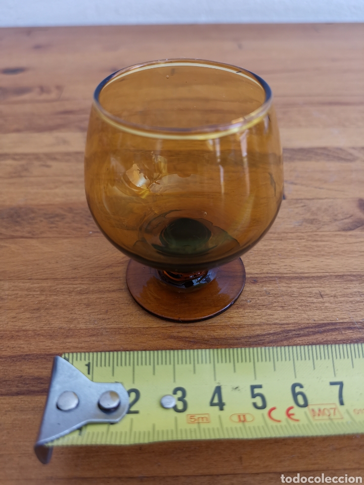 Antig&uuml;edades: Copa de conyac mini de cristal marr&oacute;n 1960s - Foto 1