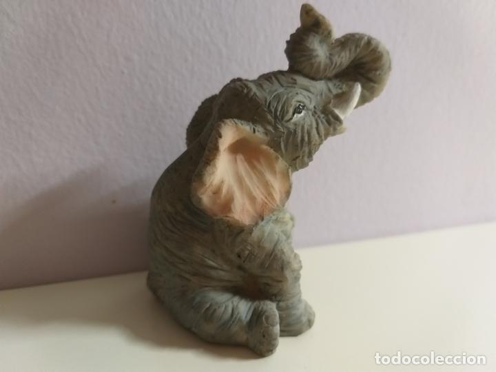 Antigüedades: Pequeña Figura de elefante. gris y rosa - Foto 4 - 214112023