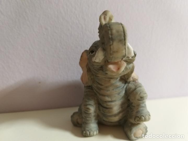 Antigüedades: Pequeña Figura de elefante. gris y rosa - Foto 5 - 214112023
