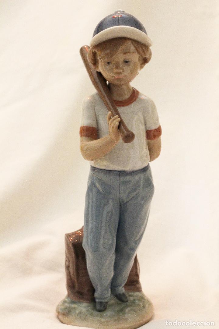 Antig&uuml;edades: Lladr&oacute;, Figura de Chico con bate - Foto 1