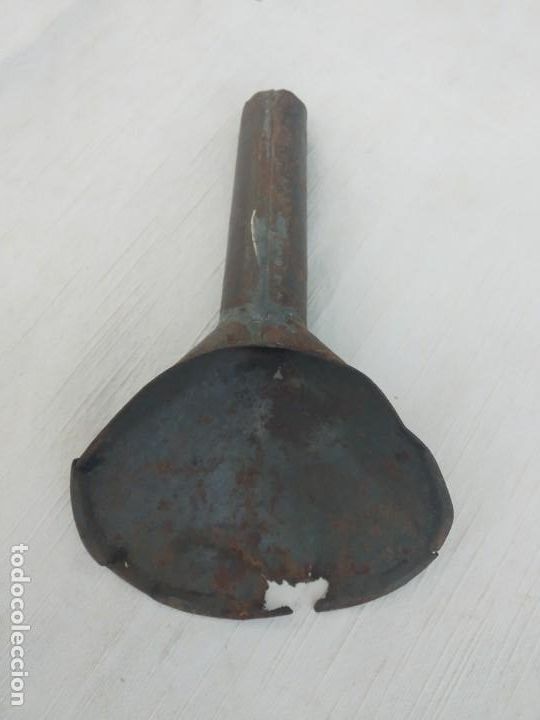 Antig&uuml;edades: EMBUDO DE CHAPA - Foto 2