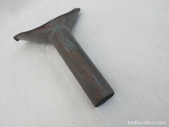 Antig&uuml;edades: EMBUDO DE CHAPA - Foto 3