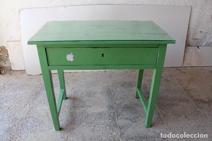Antig&uuml;edades: mesa antigua repintada - Foto 1