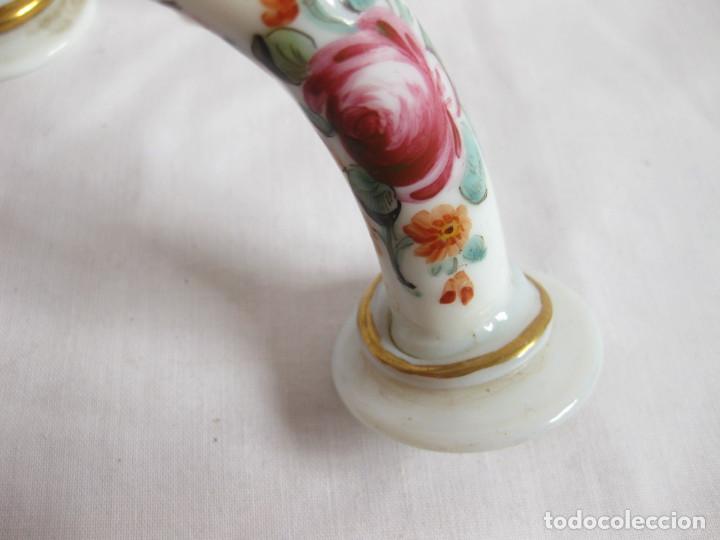 Antig&uuml;edades: 3 columnas en opalina decorada de la Granja o similar. - Foto 6