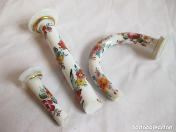 Antig&uuml;edades: 3 columnas en opalina decorada de la Granja o similar. - Foto 7