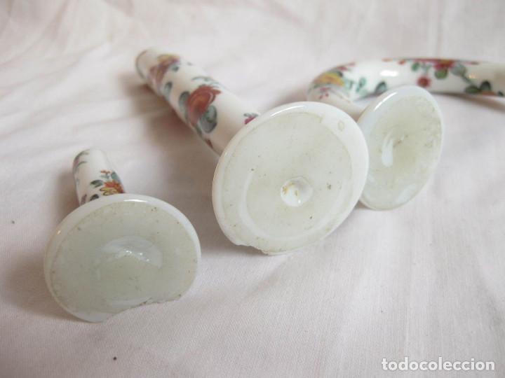 Antig&uuml;edades: 3 columnas en opalina decorada de la Granja o similar. - Foto 9