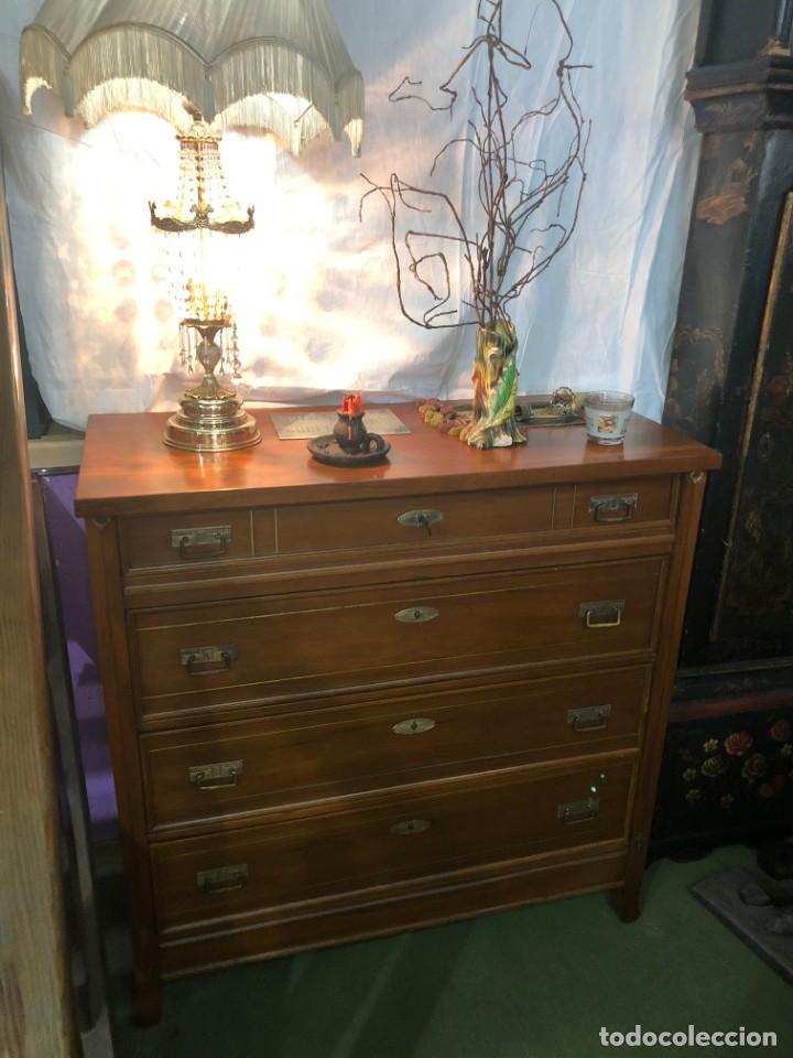 Antig&uuml;edades: C&oacute;moda en madera de cerezo con hilo de metal - Foto 1