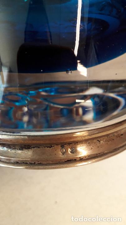 Antig&uuml;edades: Jarr&oacute;n cristal azul con base de plata. - Foto 2
