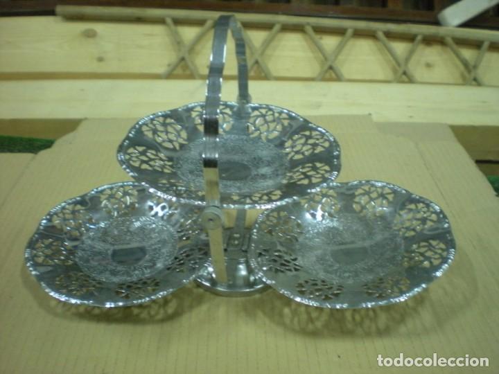 Antiquit&eacute;s: FRUTERO PLEGABLE EN ACERO INOXIDABLE MEDIDAS H24CM ANCHO 22X10CM Y PLATILLO D20CM