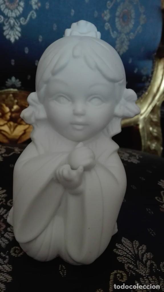 Antig&uuml;edades: Ni&ntilde;a arrodillada de biscuit - Foto 1