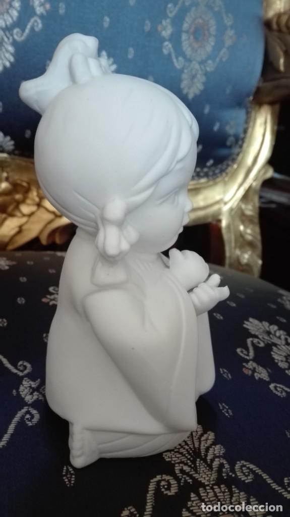 Antig&uuml;edades: Ni&ntilde;a arrodillada de biscuit - Foto 2