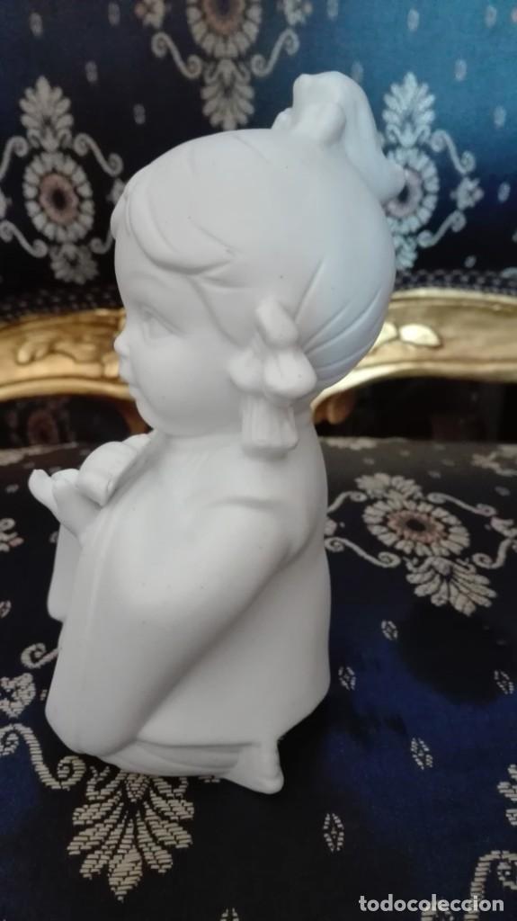 Antig&uuml;edades: Ni&ntilde;a arrodillada de biscuit - Foto 4