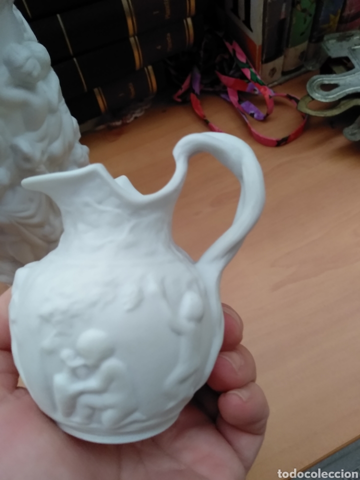 Antig&uuml;edades: Jarrones blancos biscuit con relieve - Foto 7