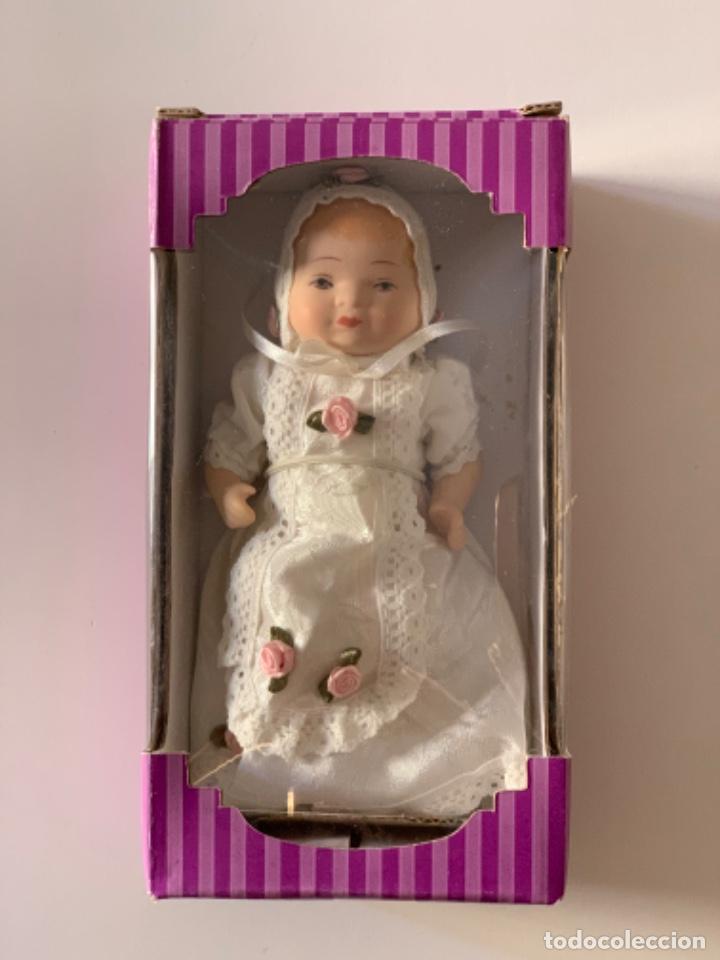 Antiquit&auml;ten: Beb&eacute; porcelana pintado a mano Nuevo