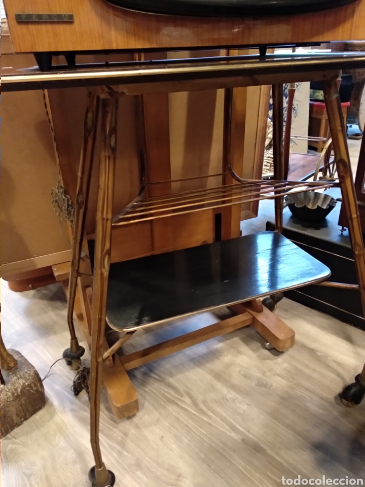 Antig&uuml;edades: Mesa televisor imitaci&oacute;n bambu - Foto 2