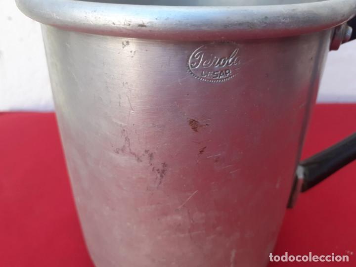 Antig&uuml;edades: jarra de aluminio - Foto 2