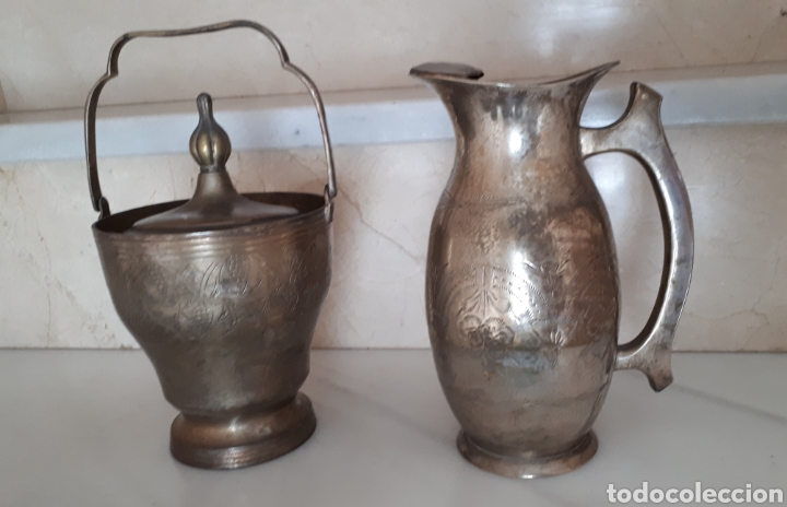 Antig&uuml;edades: Lote jarra, cubitera y copas de laton - Foto 2