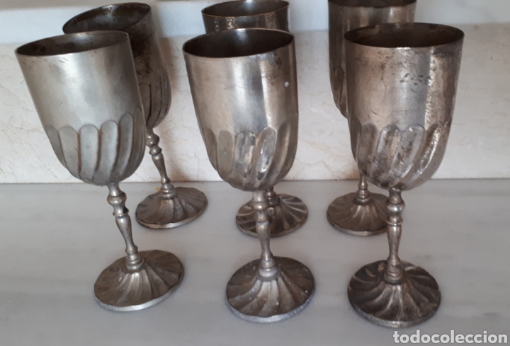 Antig&uuml;edades: Lote jarra, cubitera y copas de laton - Foto 3