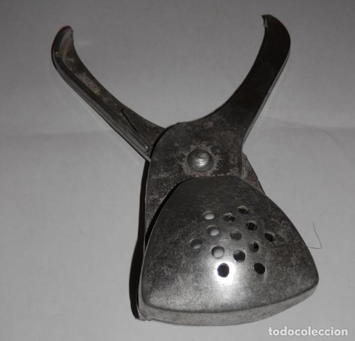 Antig&uuml;edades: UTENSILIO VINTAGE DE COCINA - Foto 2