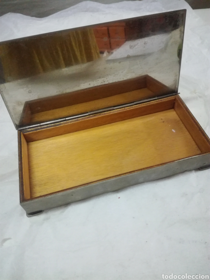 Antig&uuml;edades: Tabaquera plateada e interior en madera - Foto 4