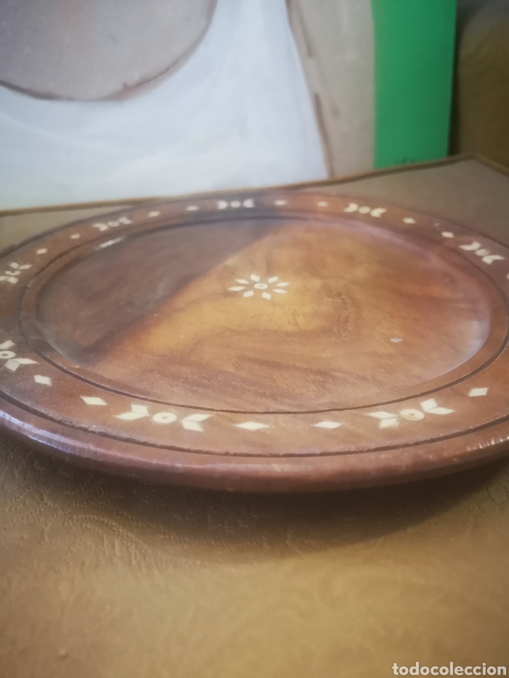 Antig&uuml;edades: Antiguo plato de madera con incrustaciones 30cm - Foto 3