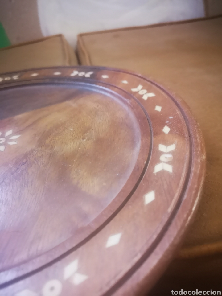 Antig&uuml;edades: Antiguo plato de madera con incrustaciones 30cm - Foto 5
