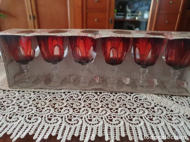 Antig&uuml;edades: Antiguo juego de copas de licor luminarc - Foto 1