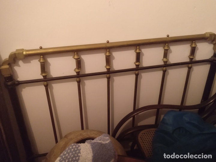 Antig&uuml;edades: Antiguo cabecero de hierro y laton - Foto 1