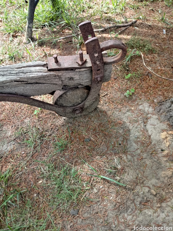 Antig&uuml;edades: Arado de madera con 3 ganchos - Foto 2