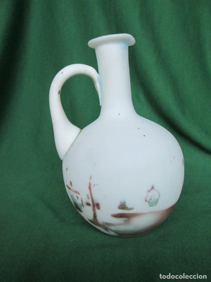 Antig&uuml;edades: Botella con asa de opalina - Foto 1