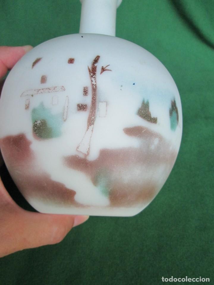 Antig&uuml;edades: Botella con asa de opalina - Foto 6