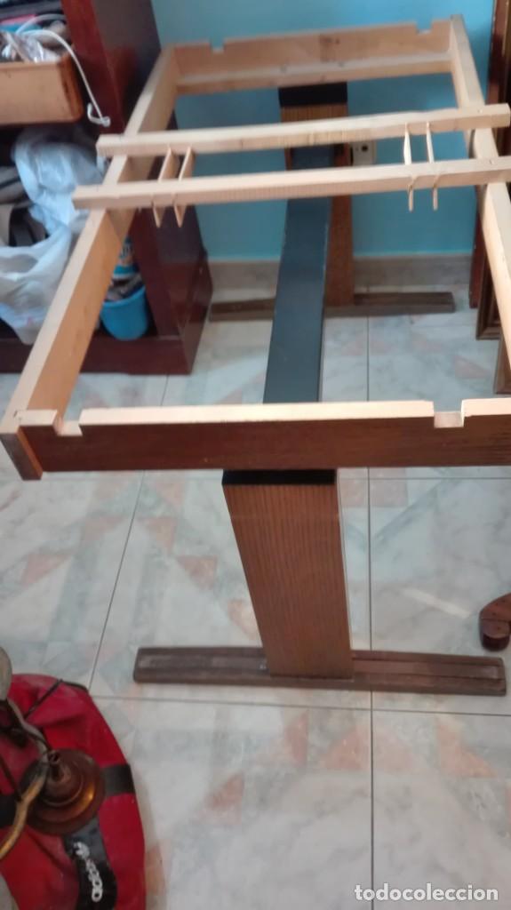 Antig&uuml;edades: Mesa vintage extensible y con manivela para que suba y baje - Foto 10