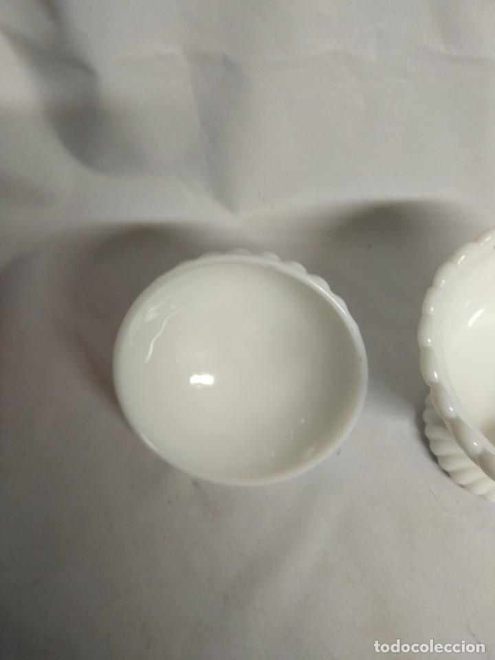 Antigüedades: Antigua bombonera fabricada en cristal de opalina. - Foto 7 - 215271723