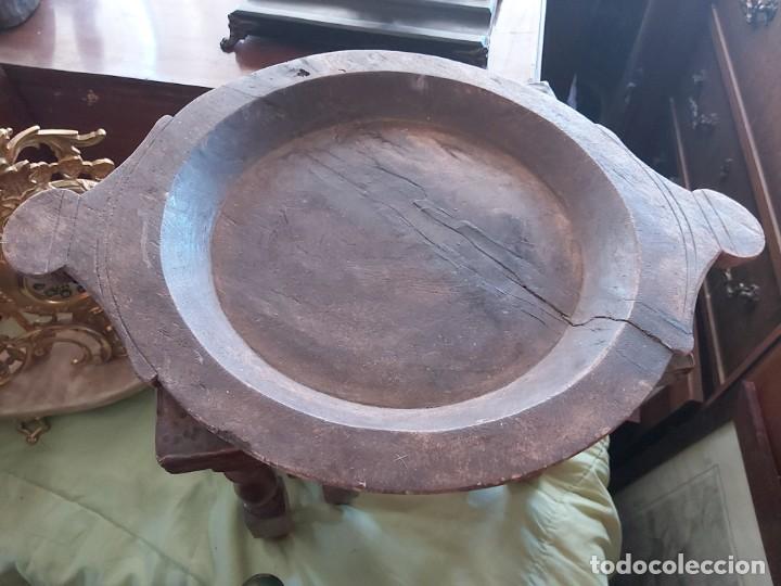 Antig&uuml;edades: I Plato de madera antiguo con asas. - Foto 1