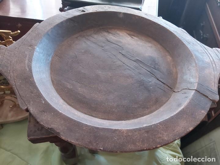 Antig&uuml;edades: I Plato de madera antiguo con asas. - Foto 2