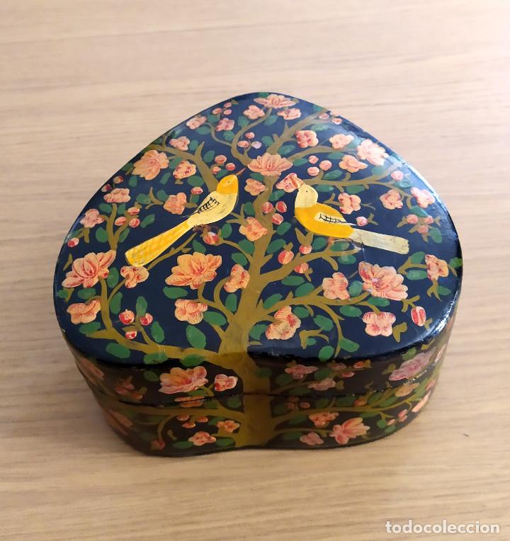Antig&uuml;edades: CAJA CORAZ&Oacute;N LACADA - Foto 2