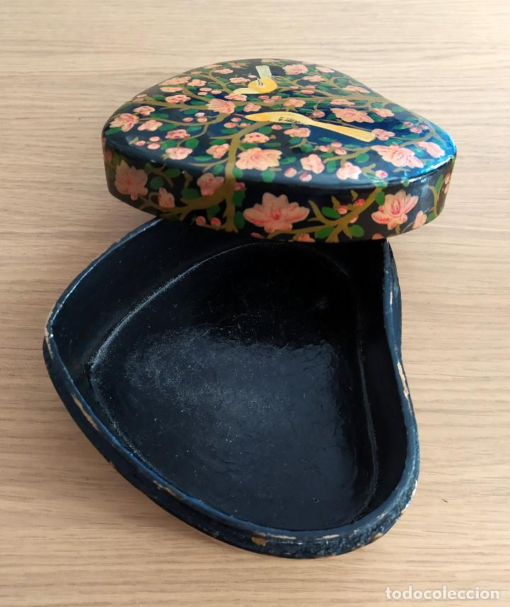 Antig&uuml;edades: CAJA CORAZ&Oacute;N LACADA - Foto 3