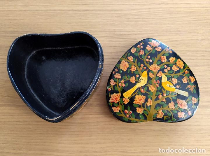 Antig&uuml;edades: CAJA CORAZ&Oacute;N LACADA - Foto 4