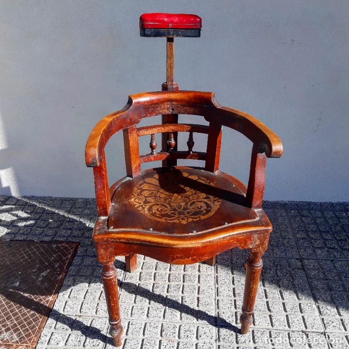 Antig&uuml;edades: ESPECTACULAR SILL&Oacute;N DE BARBERO - Foto 1