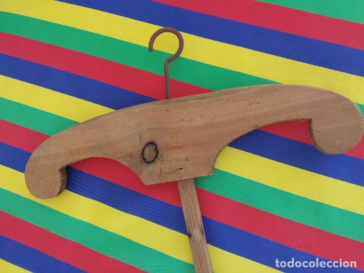 Antig&uuml;edades: PERCHA MADERA - *R - Foto 2