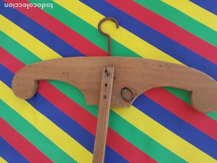 Antig&uuml;edades: PERCHA MADERA - *R - Foto 3