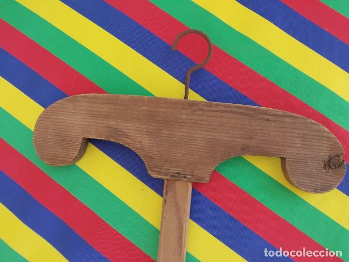 Antig&uuml;edades: PERCHA DE MADERA - *R - Foto 2