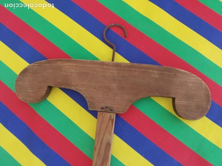Antig&uuml;edades: PERCHA DE MADERA - *R - Foto 3